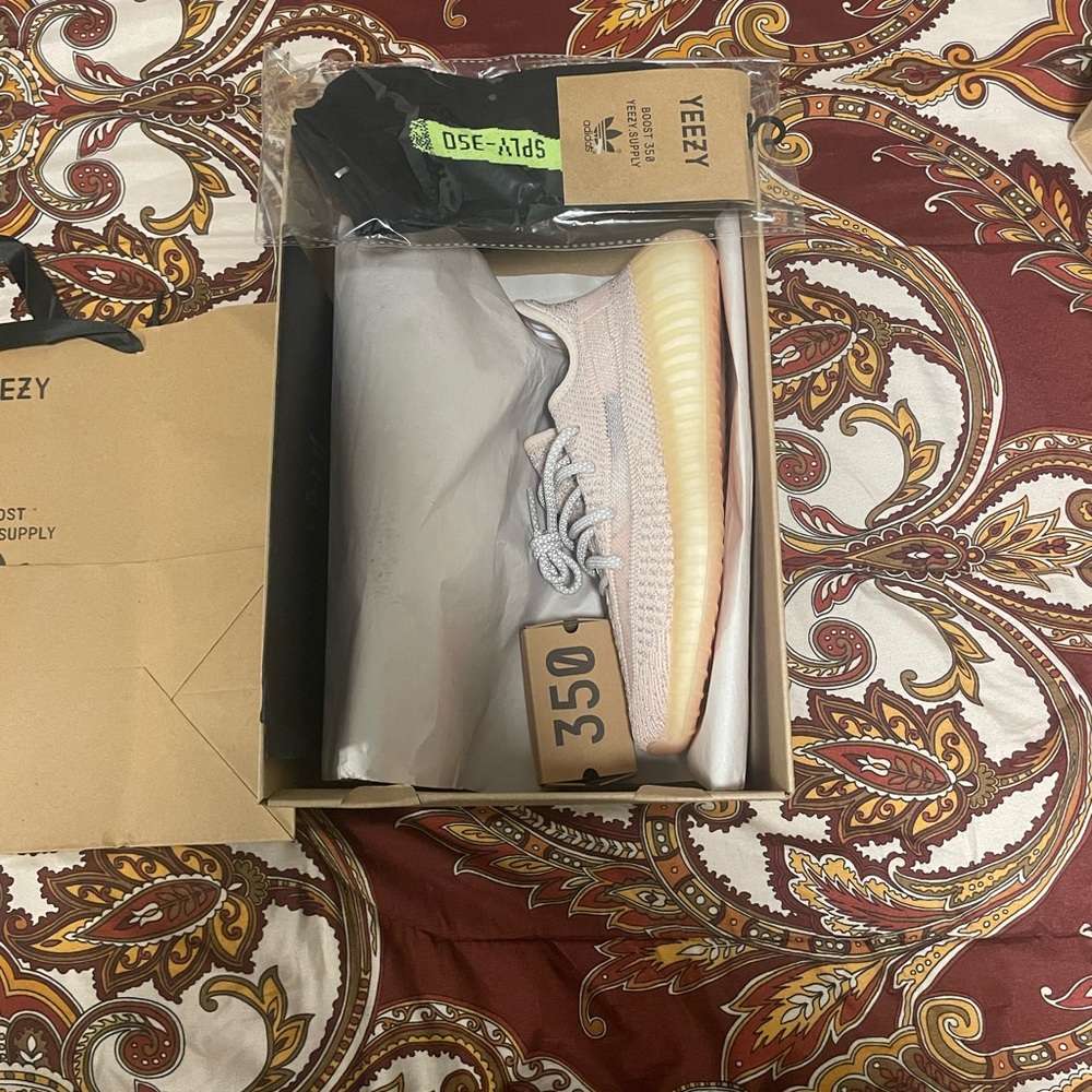 Yeezys 350 v2 “synthetics”  MINT CONDITION